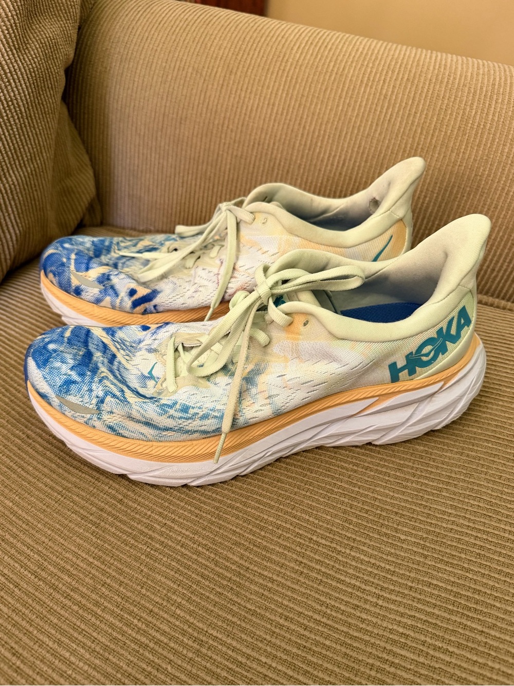 Hoka Clifton 8 running/walking shoes - size 10B